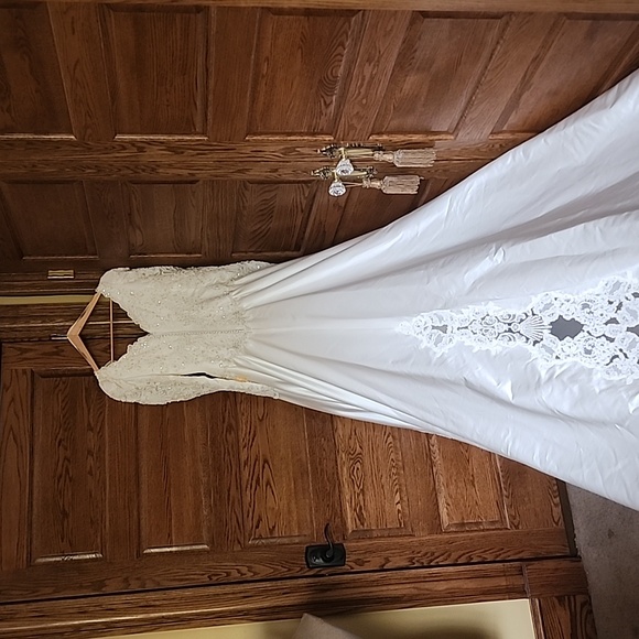 Vintage Victorian beaded satin wedding gown with long train NWT sold as is - Picture 8 of 13